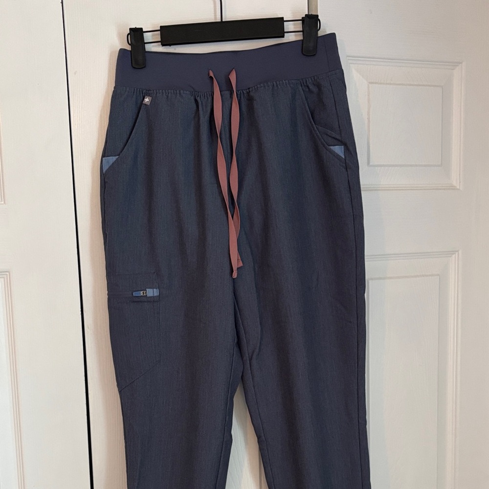 Figs women’s size small jogger scrubs